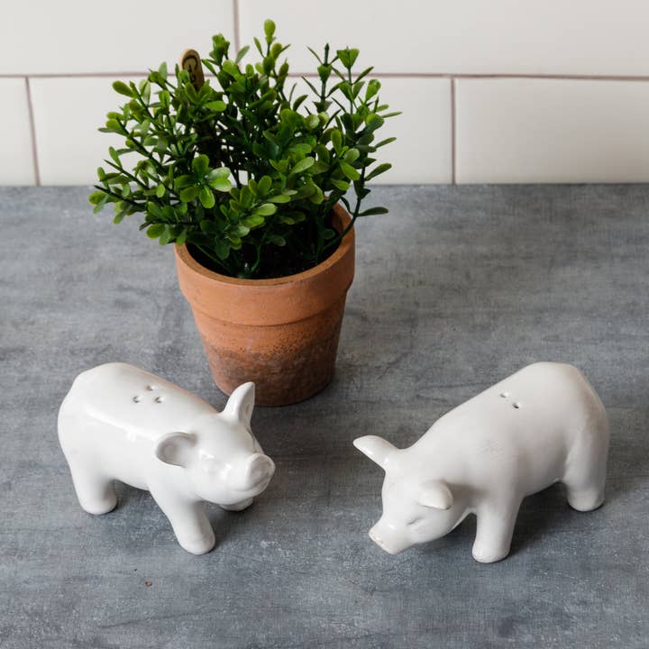 Audrey's Home & Gift – wholesale Salt & pepper shaker set – Pig Salt And Pepper Shakers (Pair)