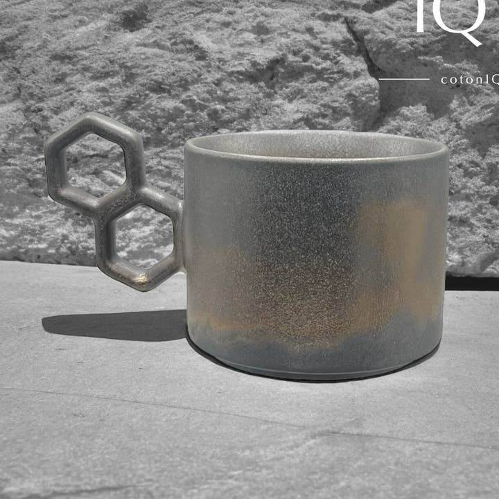 Designer ceramic mug with geometric handle – Black and Gold – 235 ml for wholesale by cotonIQ