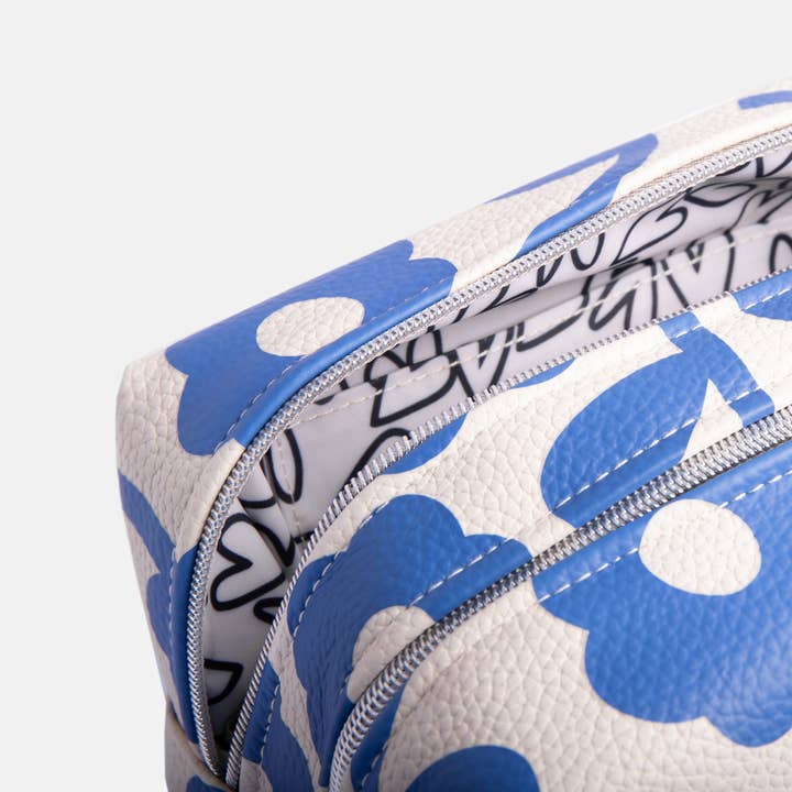 Caroline Gardner - Wholesale Makeup/Cosmetic Bag - Blue Mono Flower Large Travel Washbag