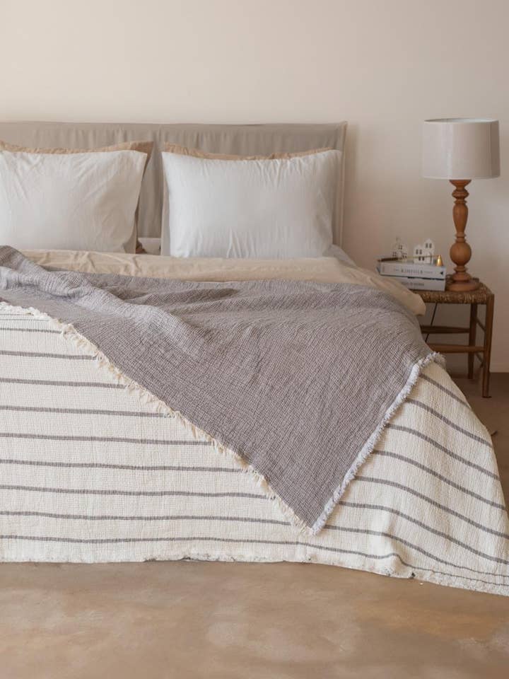 Édredon en coton Cloud - Taupe pour la vente par Antiochia