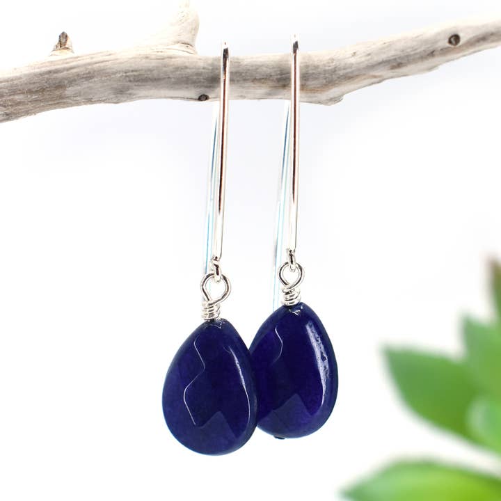 Orecchini pendenti a forma di osso di giada blu scuro, in argento Sterling per la vendita all'ingrosso da parte di Stefanie Wolf Designs