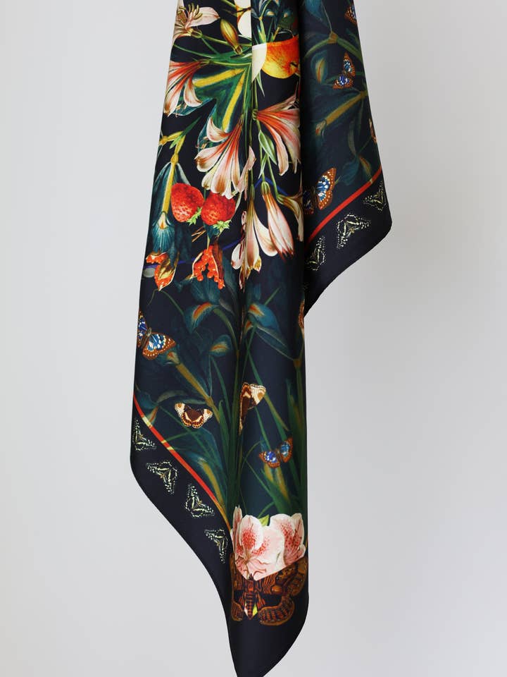 Foulard en soie Anamaria pour la vente par Vasiliki Atelier