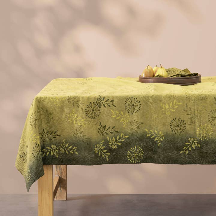 Nappe en coton Kantha vintage Ombre Patch - Vert pour la vente par Maison Mieko