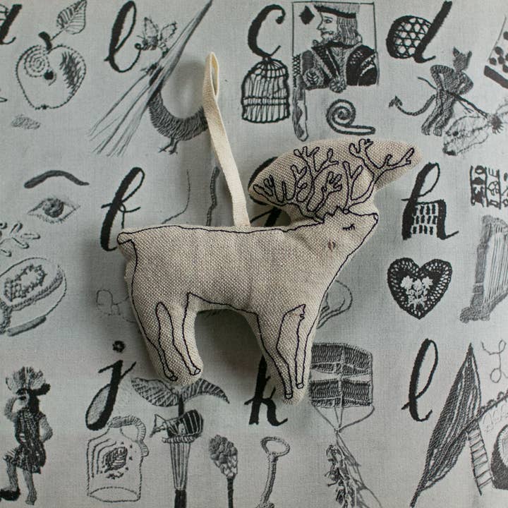Skippy Cotton - Venta al por mayor Adornos - Adorno bordado de ciervo del bosque, relleno de lavanda