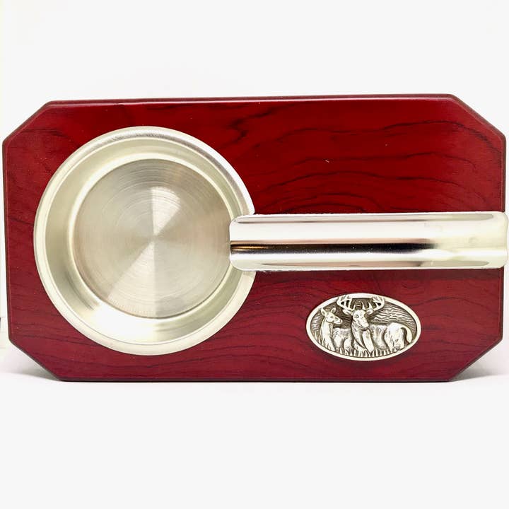 Cendrier à cigares Deer Grazing pour la vente par Cigar Cutters by Jim