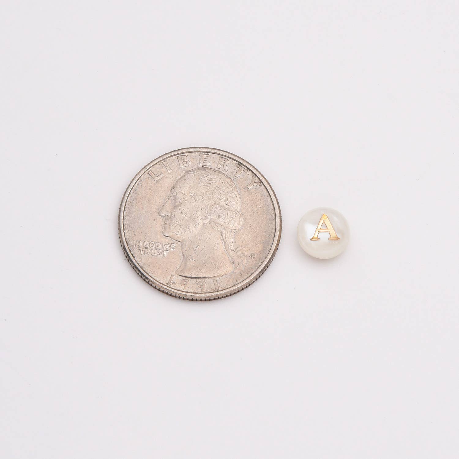 findings4uGem - Wholesale Individual Charm/Pendant - Mother of Pearl Shell Alphabet Initial Letter Beads, BD1740