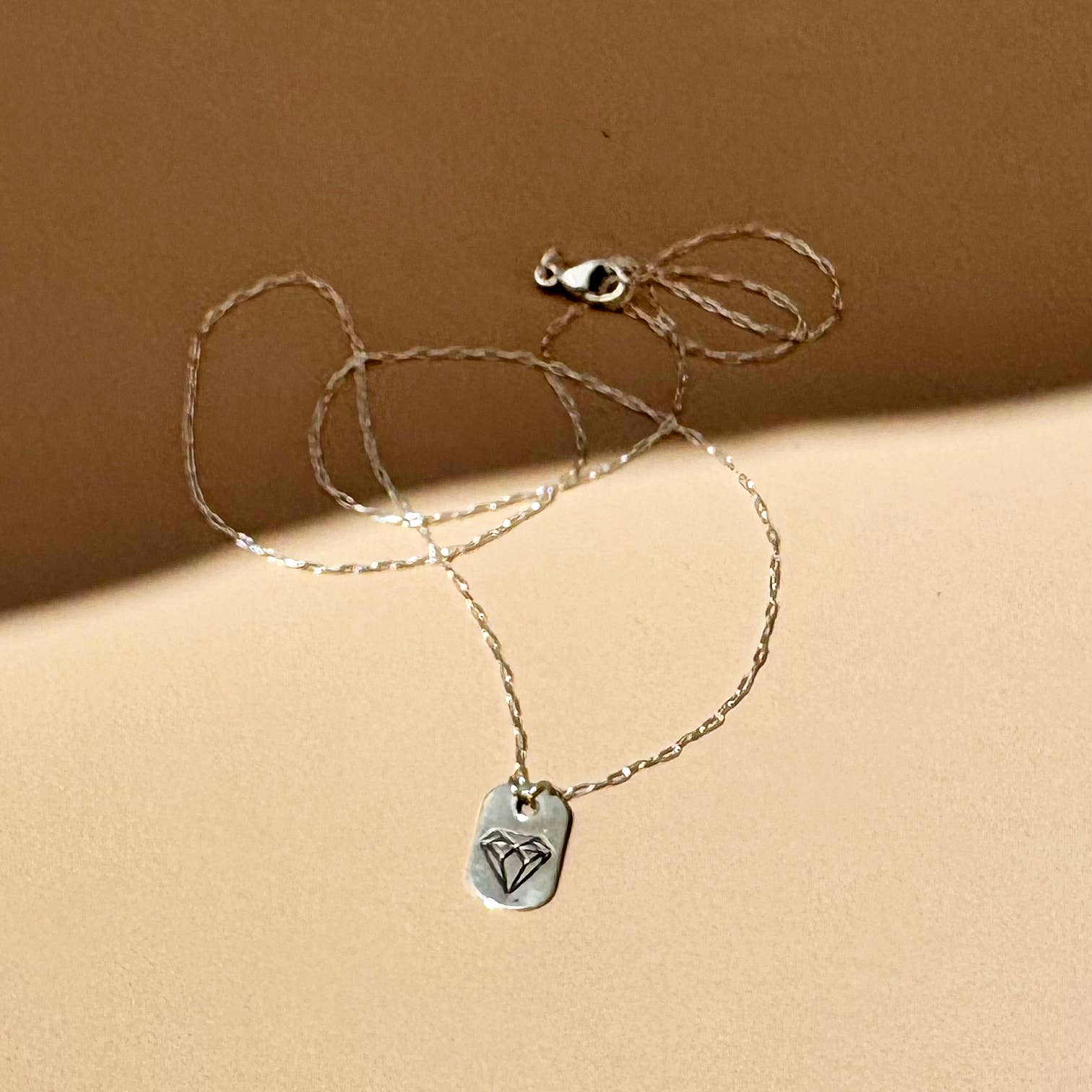 Britta Ambauen Jewelry - Venta al por mayor Collares con colgantes/abalorios - Collar "Cristalización"2