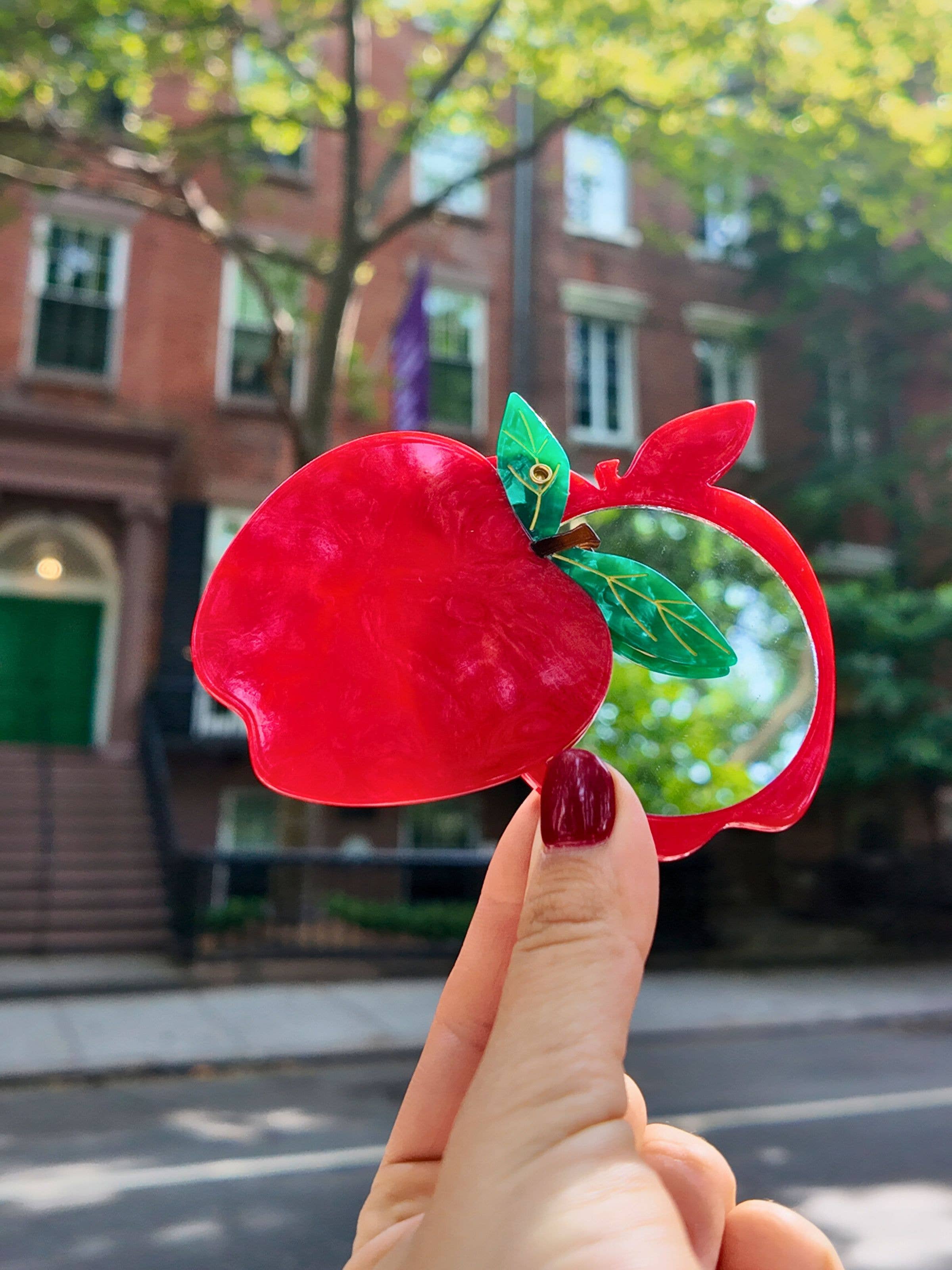 Solar Eclipse – wholesale Compact mirror – Hand-painted Apple Compact Mirror1