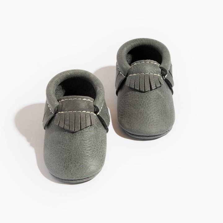 Blaufichte Mokassin Babyschuh für den Großhandel von Freshly Picked