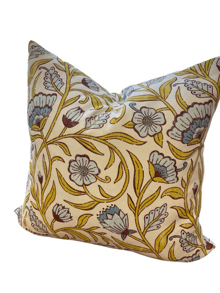 Cojín Decorativo Delphina Floral con Relleno de Plumas para venta al por mayor de Dahlia & Grace pillows