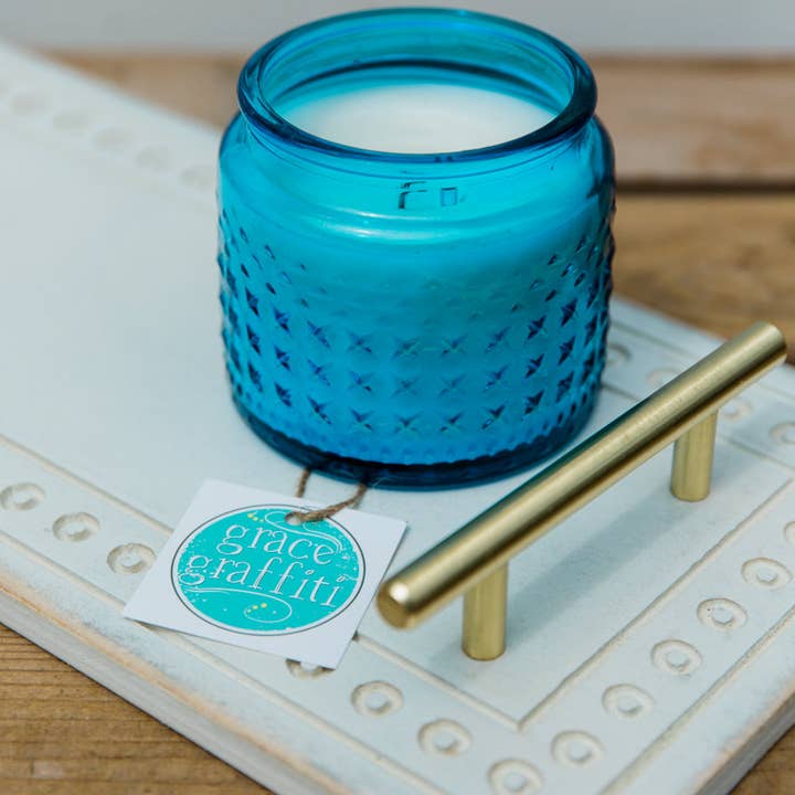 Bandeja de madera con puntos grabados y asas Mod Gold para venta al por mayor de Grace Graffiti