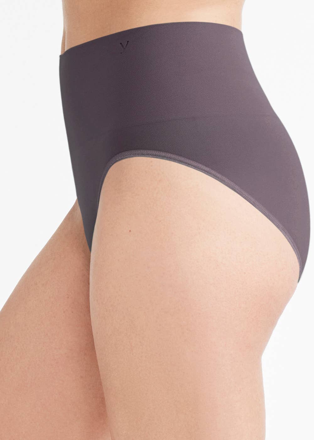 Yummie – Großhandel Shapewear – Damen – Ultraleichter Shapewear-Slip – auch in großen Größen erhältlich3