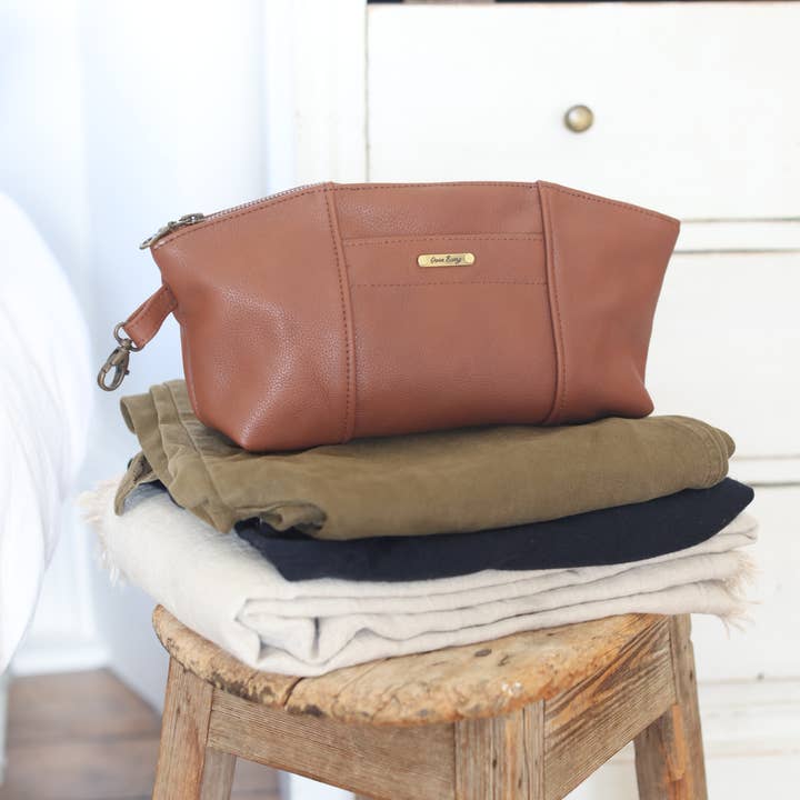 Owen Barry Ltd - Wholesale Weekender Bag - Women's - Leather Essentials Bag | Pugwash Wash Bag | Travel Bag