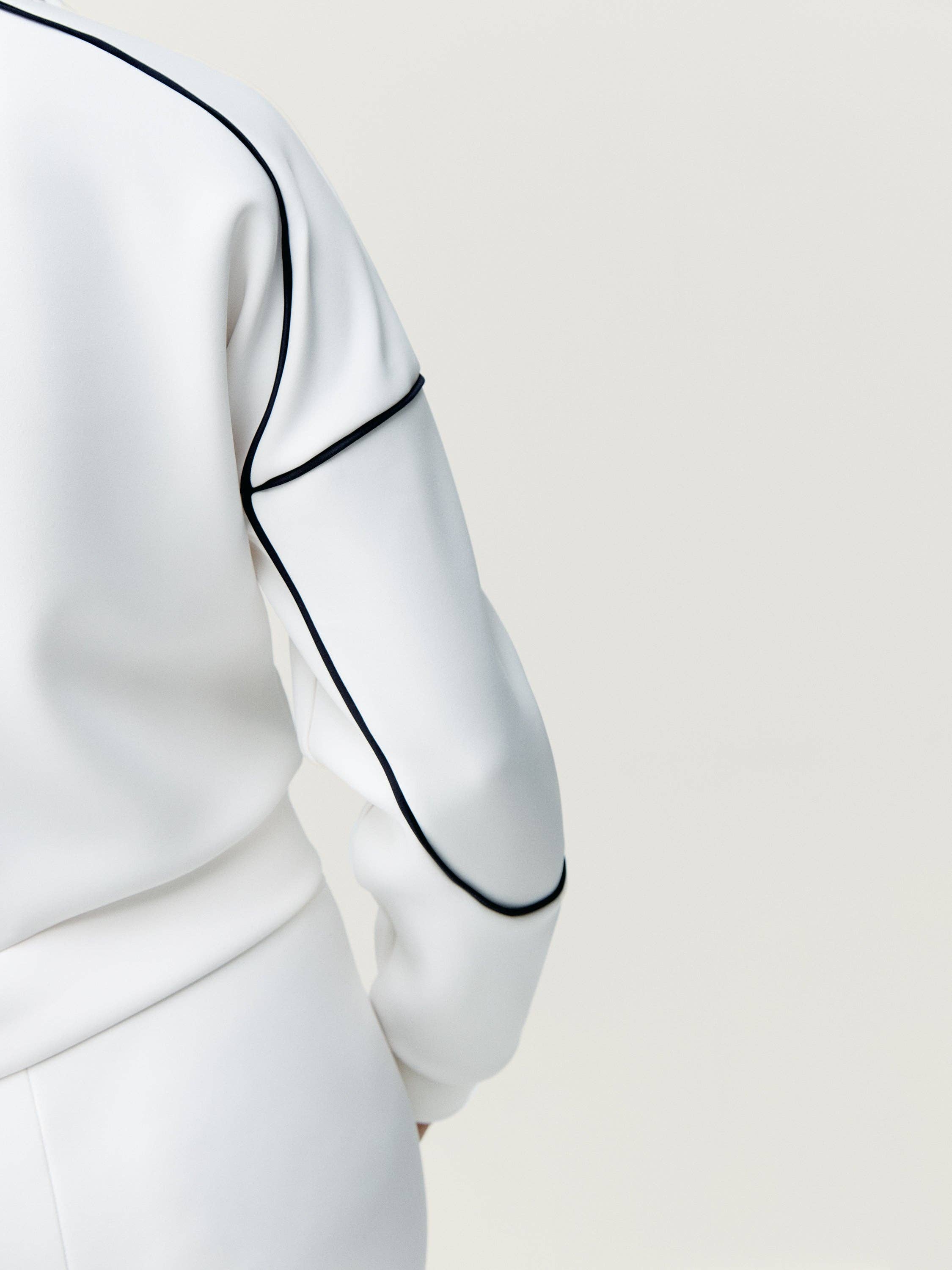 Born Living Yoga - Wholesale Sweatshirt - Women's - Agda Off White/Black Sweatshirts3