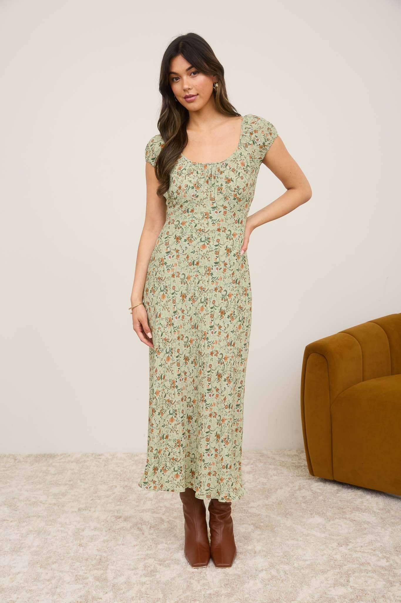 The Workshop Studio - Wholesale Dress - Women's - FLORAL SCOOP NECK RUCHED SHORT SLEEVE MIDI DRESS11