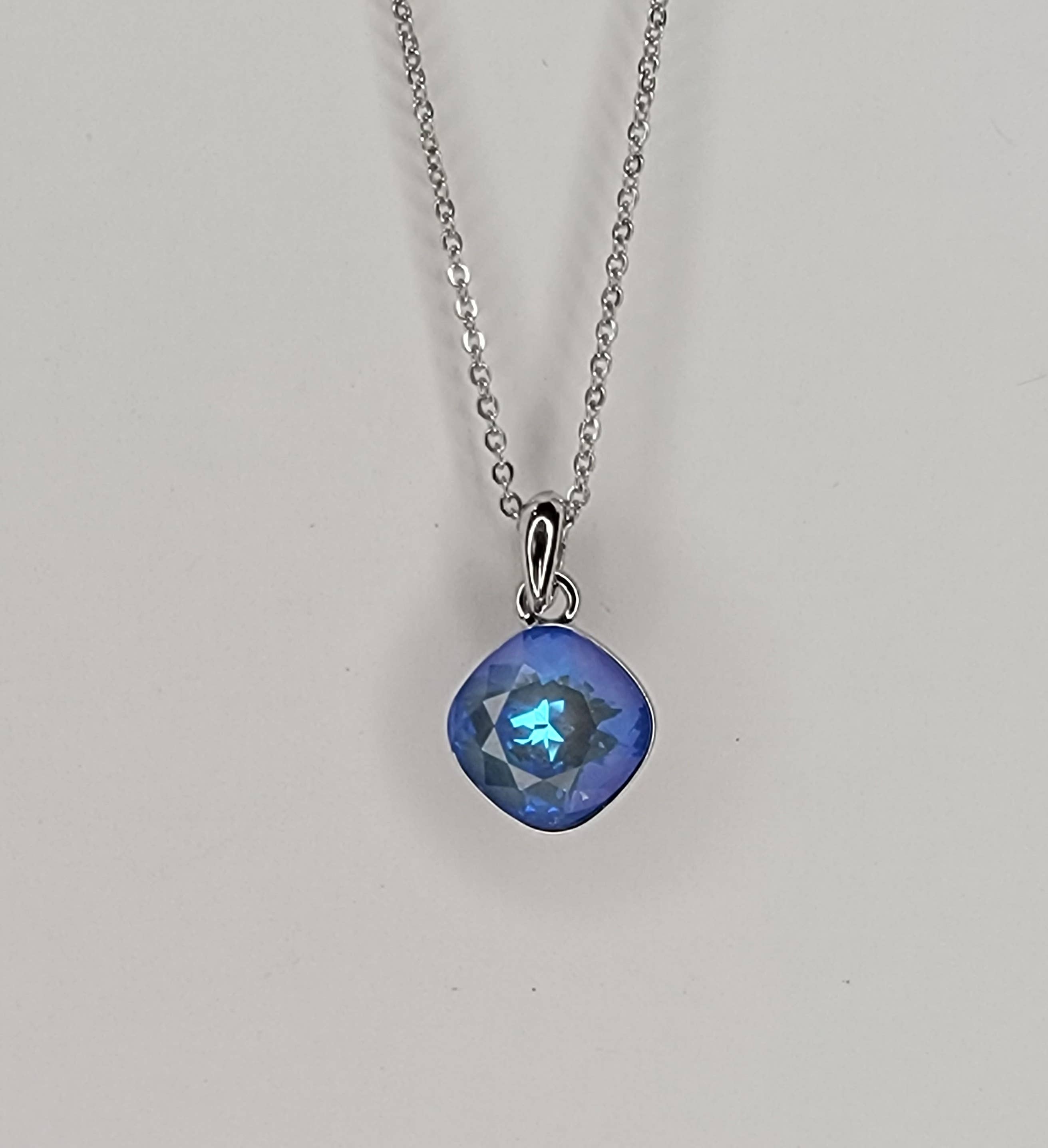 BETTYOH INC – wholesale Pendant/charm necklace – SWAROVSKI CRYSTAL CHARM NECKLACE.9