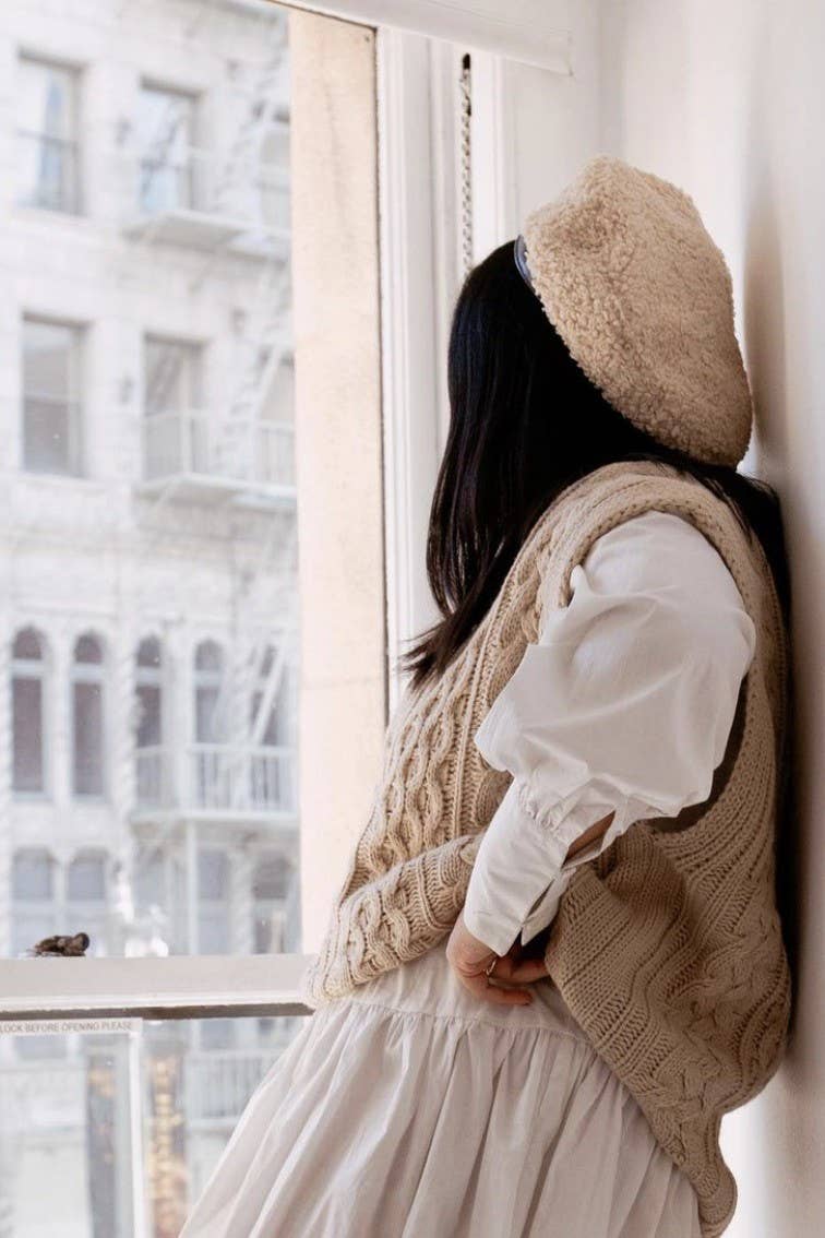 Olive & Pique – wholesale Beret – Women's – Sherpa Textured Statement Beret, Vegan Leather Piping, Beige0