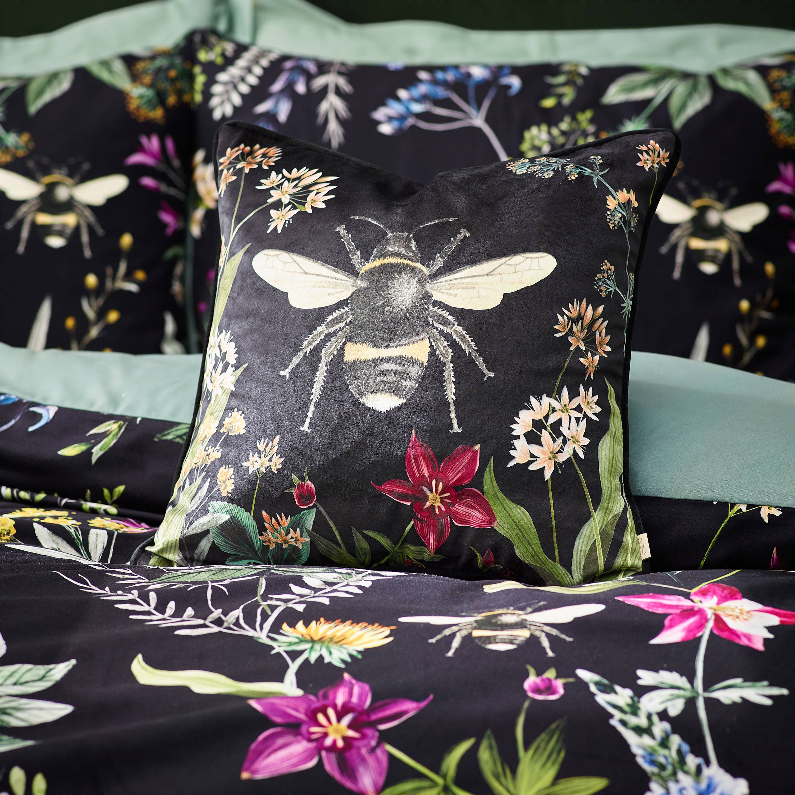 Midnight Bee Floral Velvet Duvet Cover Set Black for wholesale on Faire4