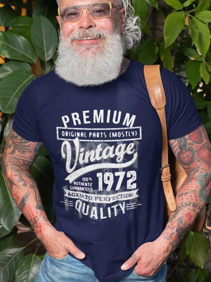 ULTRABASIC - T-shirt graphique Aged to Perfection pour homme, cadeau d'anniversaire 1972 pour la vente par ULTRABASIC