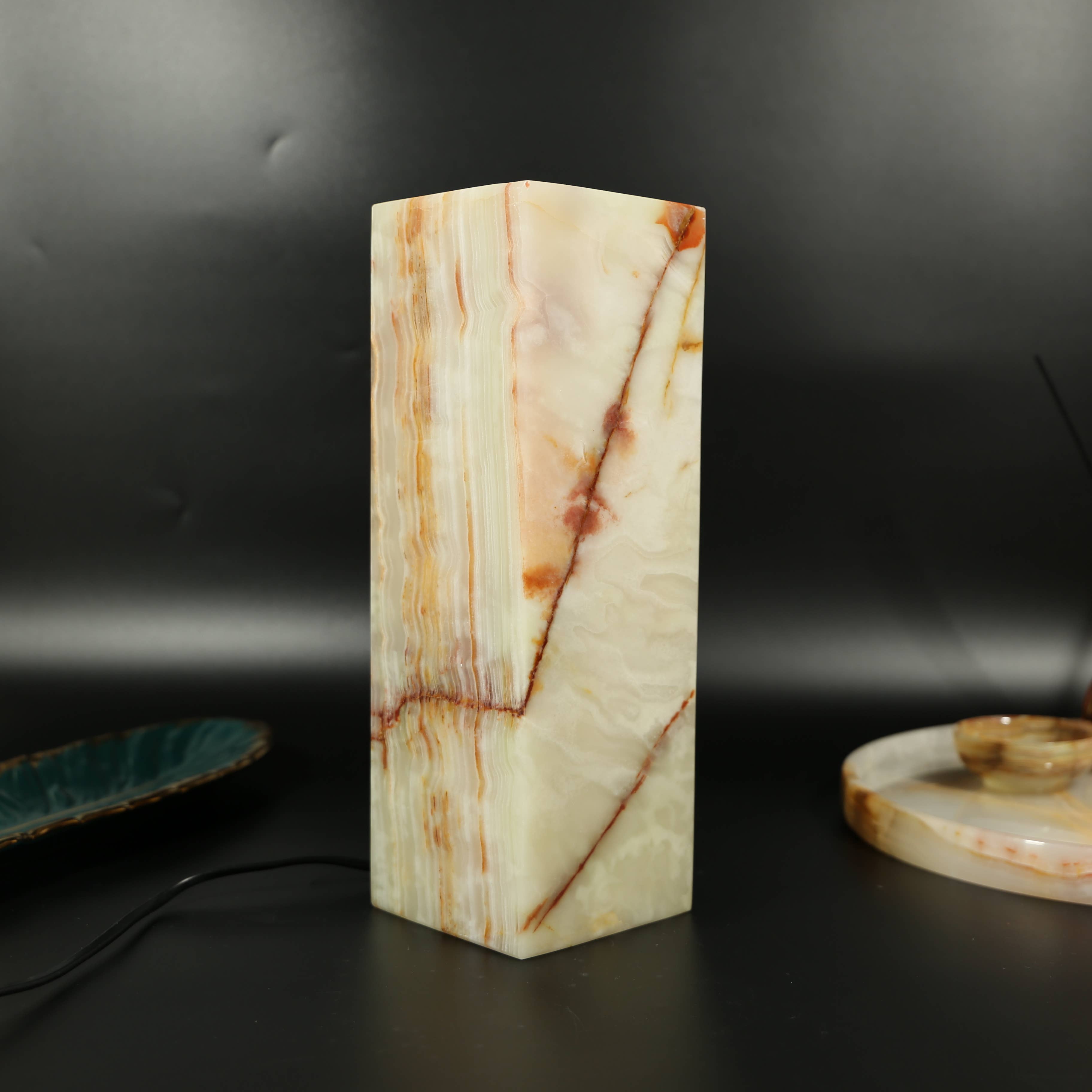 Gemstone Gifts Ltd. – wholesale Accent/desk lamp – Onyx Cube Tower Lamp 12"20