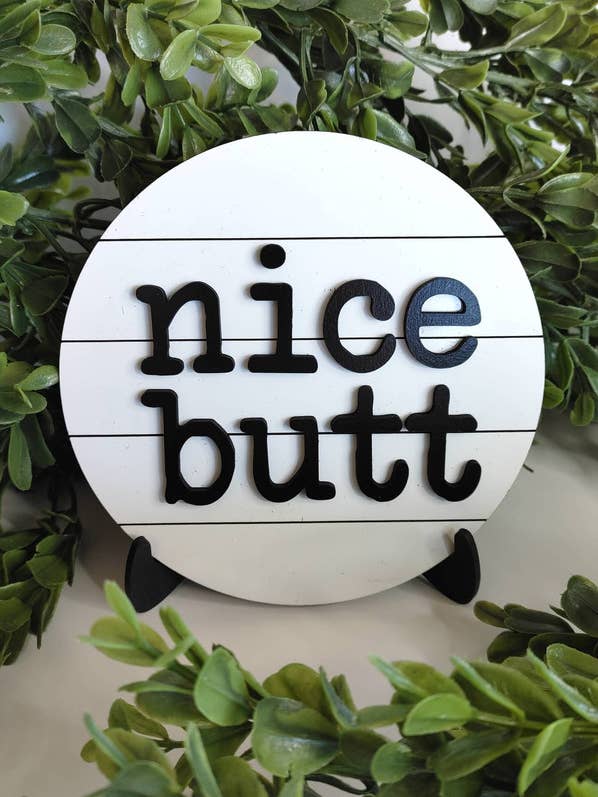 Letrero redondo para cuarto de baño «Nice Butt» para venta al por mayor de bluefortytwodesigns