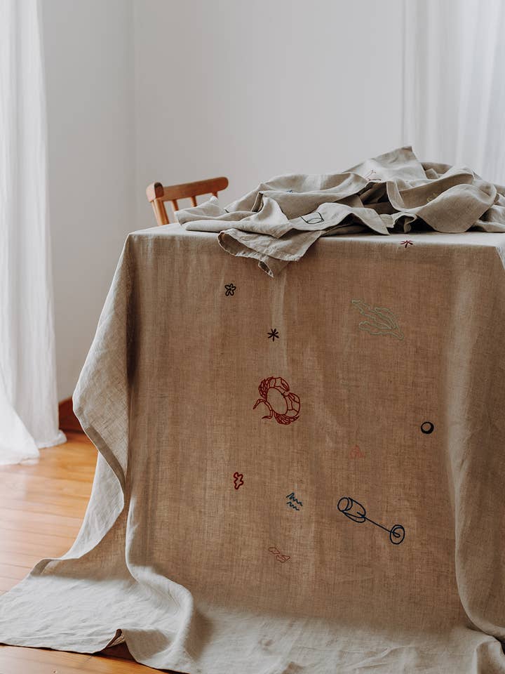 Colorinha bordsduk – Broderad för wholesale av Studio Cravo