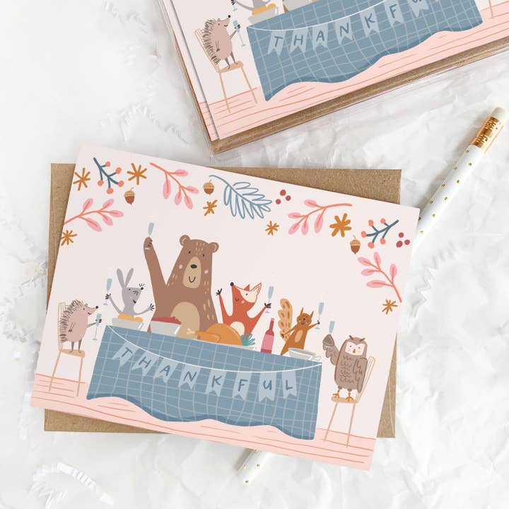 Lykønskningskort: Thanksgiving Woodland Feast Friendsgiving for engroshandel hos Happy Tines Design Co.