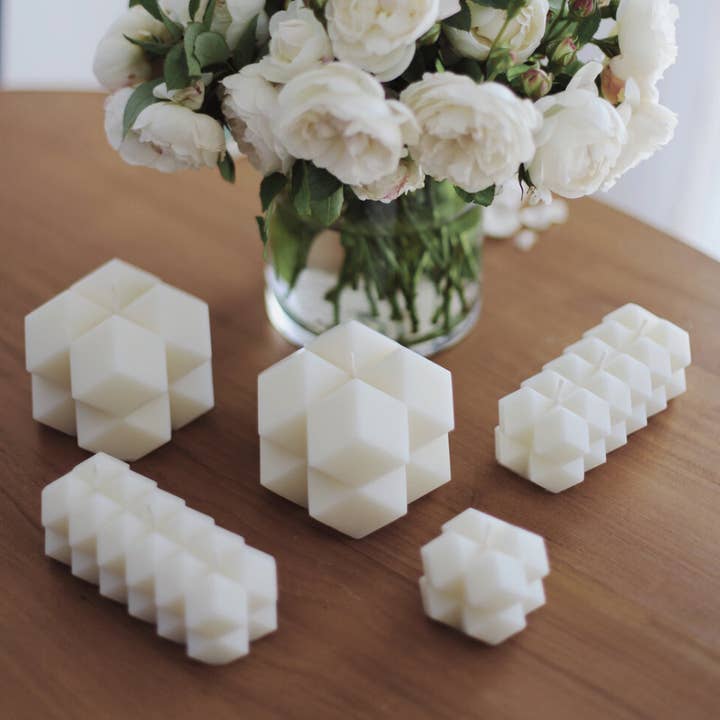 Studio Billie - Wholesale Novelty candle - Violet Hand-Poured Soy/Beeswax Novelty Candle1