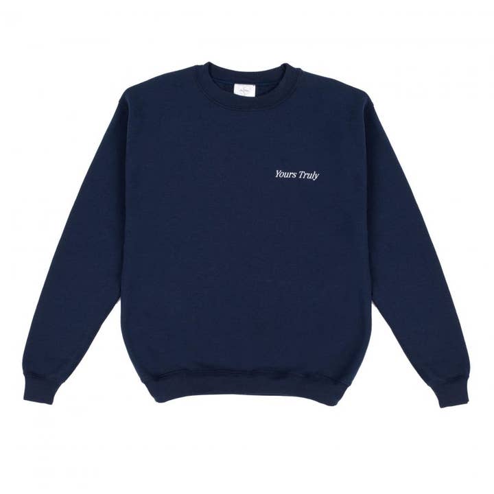 Maglione ricamato Yours Truly per la vendita all'ingrosso da parte di Double Trouble Gang