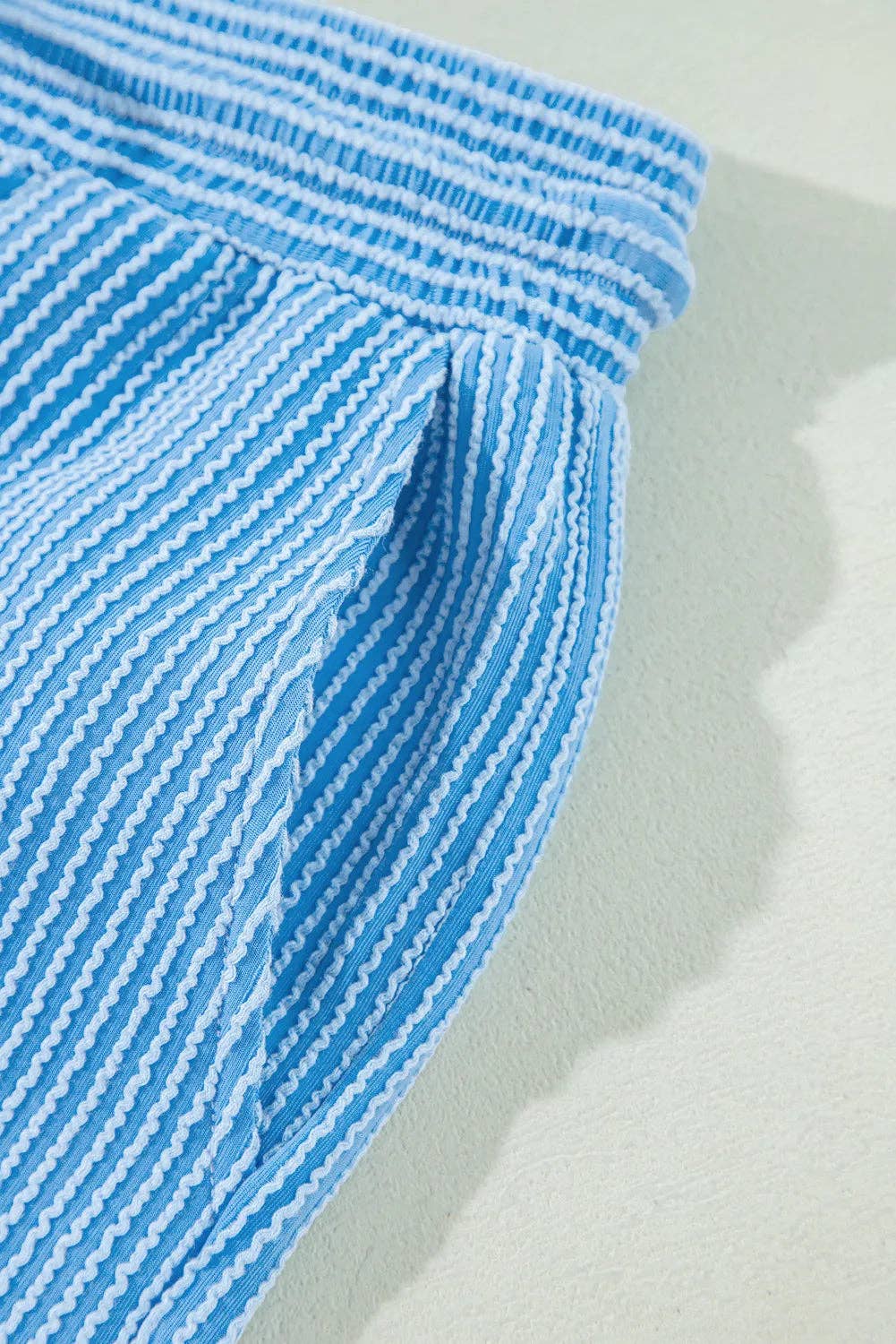 Lovesoft - Wholesale Set met top en broek (GEEN Loungewear) - Dames - Set van een effen gebreide T-shirt met korte mouwen en wijde broek.3