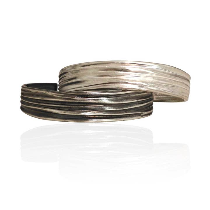 Bracciale a polsino ondulato Peplos per la vendita all'ingrosso da parte di AthenArt