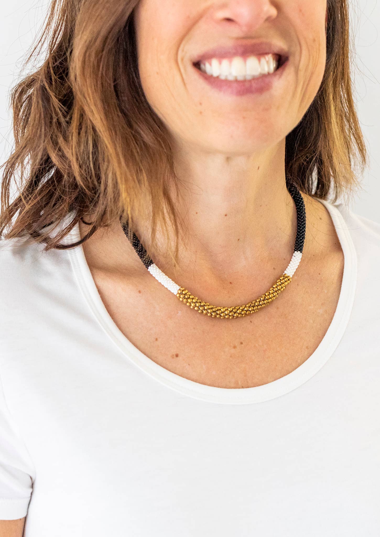 Aid Through Trade – Großhandel Perlenkette – The Golden Division Halskette - Schwarz2