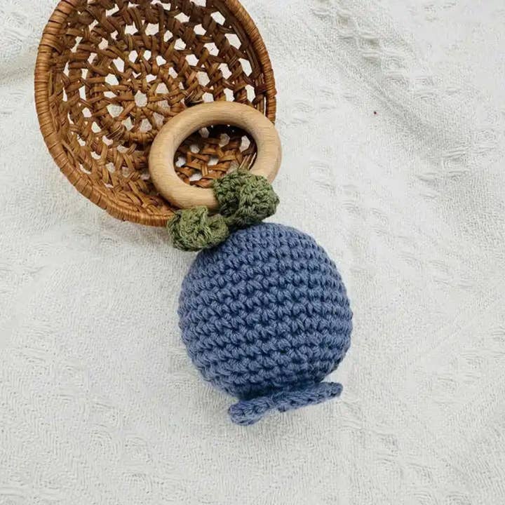 Rammelaartje - Wholesale Handheld Rattle - Baby - Handmade Crocheted Rattle with Beechwood Ring – Blueberry3