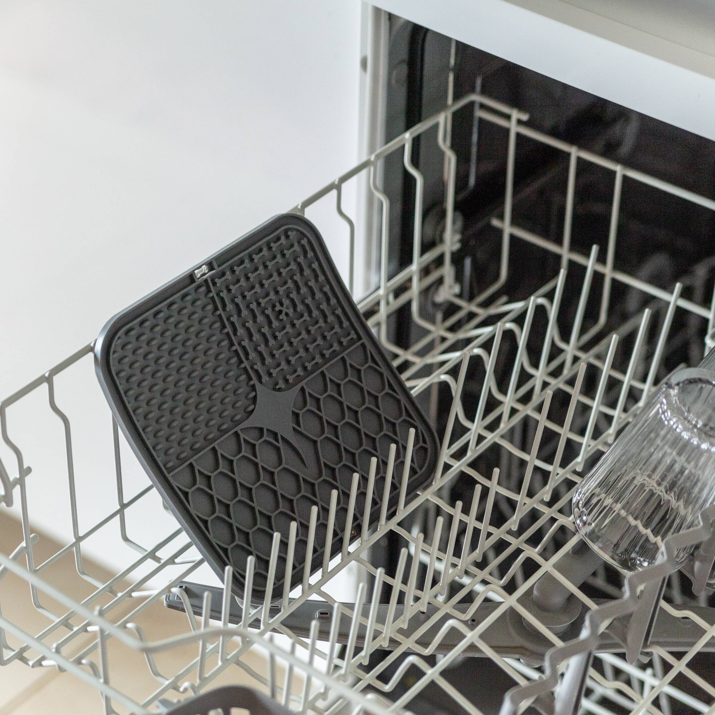 Park Life Designs – wholesale Pet food mat – Dog – Calming Lick Mat25