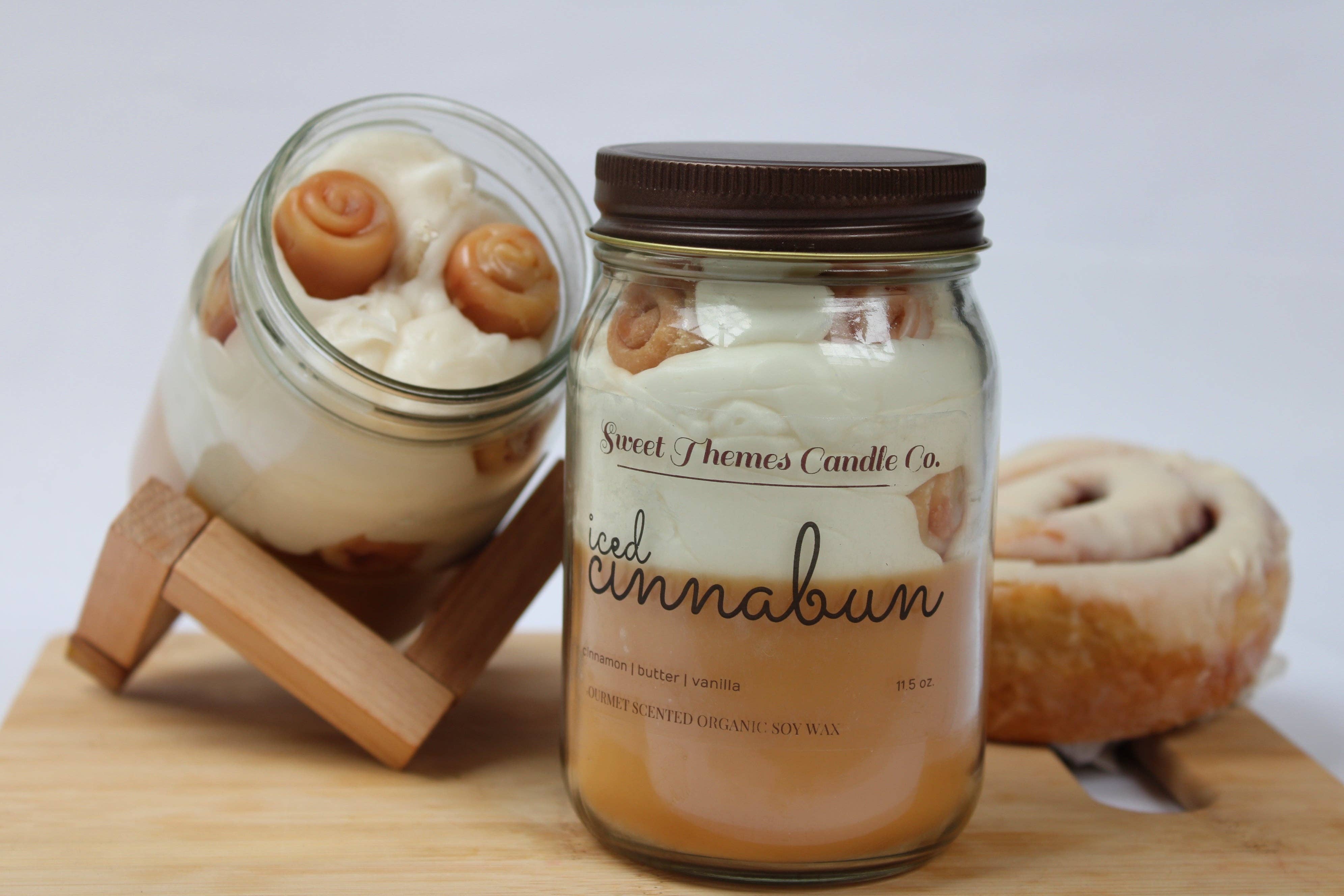 Sweet Themes Candle Co. - Wholesale Jar/Filled Candle - Iced Cinnabun 1