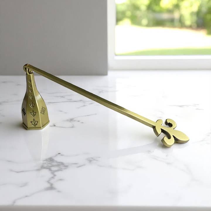 Wickman Products - Vente Éteignoir à bougie - Éteignoir Fleur de Lis avec finition laiton antique