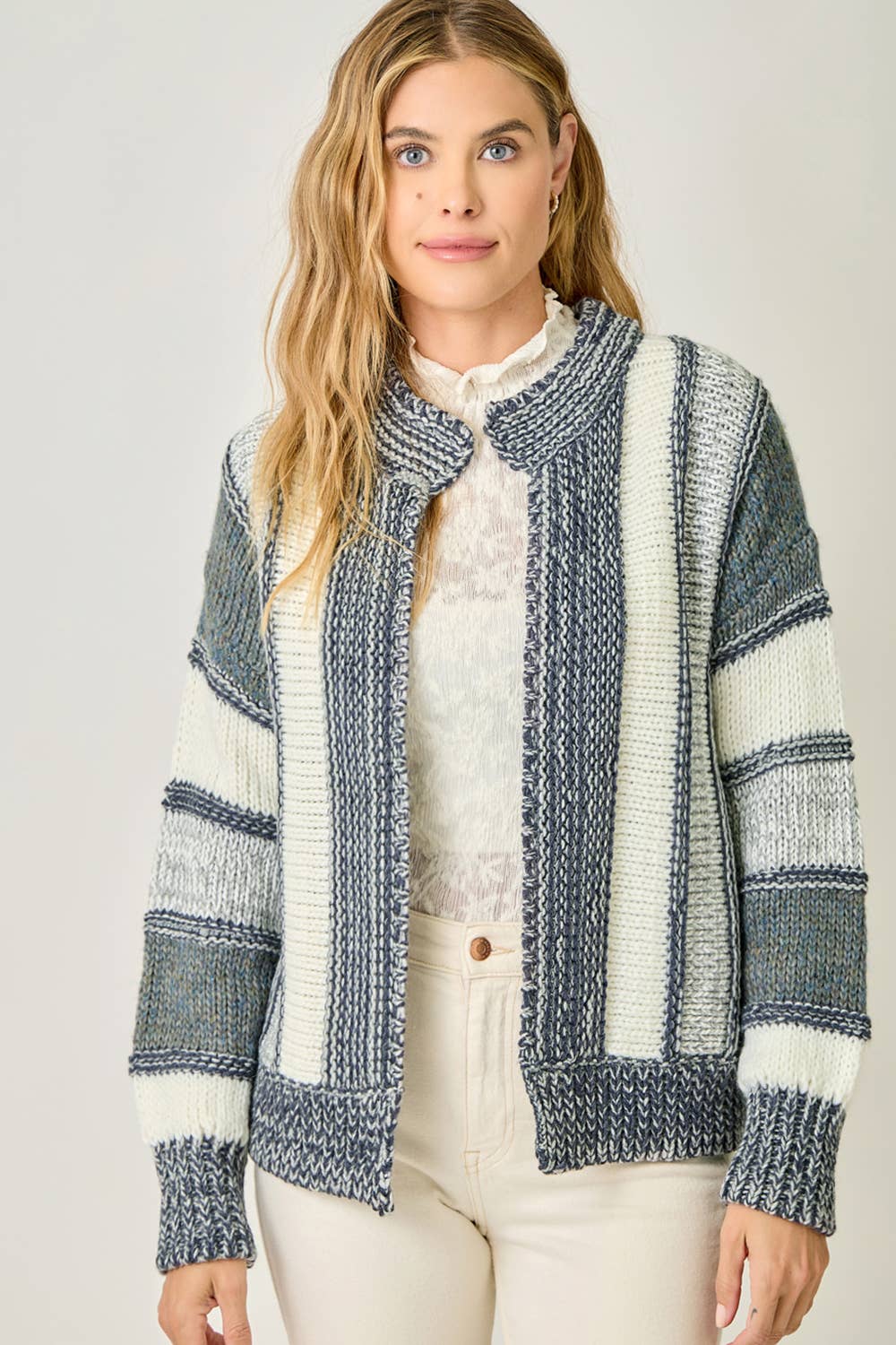 Avorio/blu denim Cardigan a blocchi di colore 61172 in vendita all'ingrosso su Faire