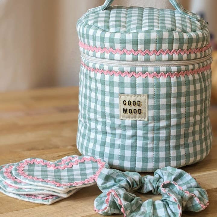 Syæske 🩷 Lækker Vichy 🌷 Toilettaske Servietter Hårelastik for engroshandel hos Cousu Bio