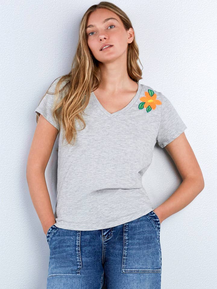 Broderie Floral T pour la vente par Billy T