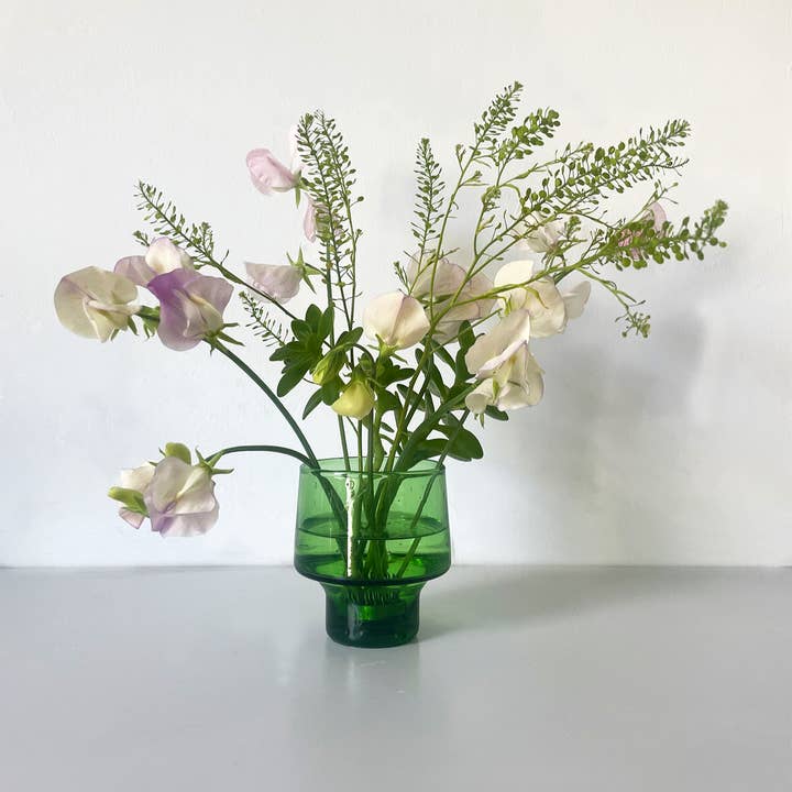 Set regalo con rana per fiori e vetro riciclato. Piccolo vaso verde. per la vendita all'ingrosso da parte di The Atlas Works