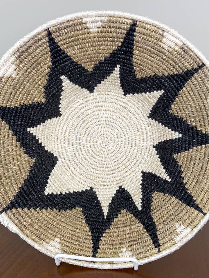 Grand panier en sisal - 051 pour la vente par Eve & Nico Gifts & Home Decor