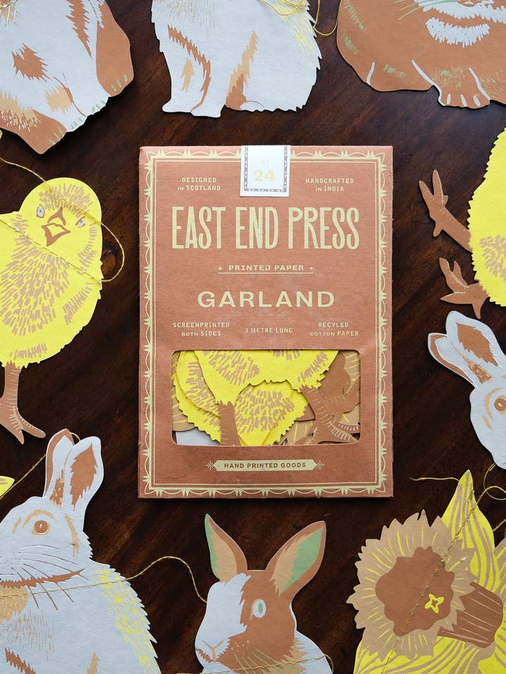 GUIRLANDE DE LAPINS COUSUS pour la vente par East End Press