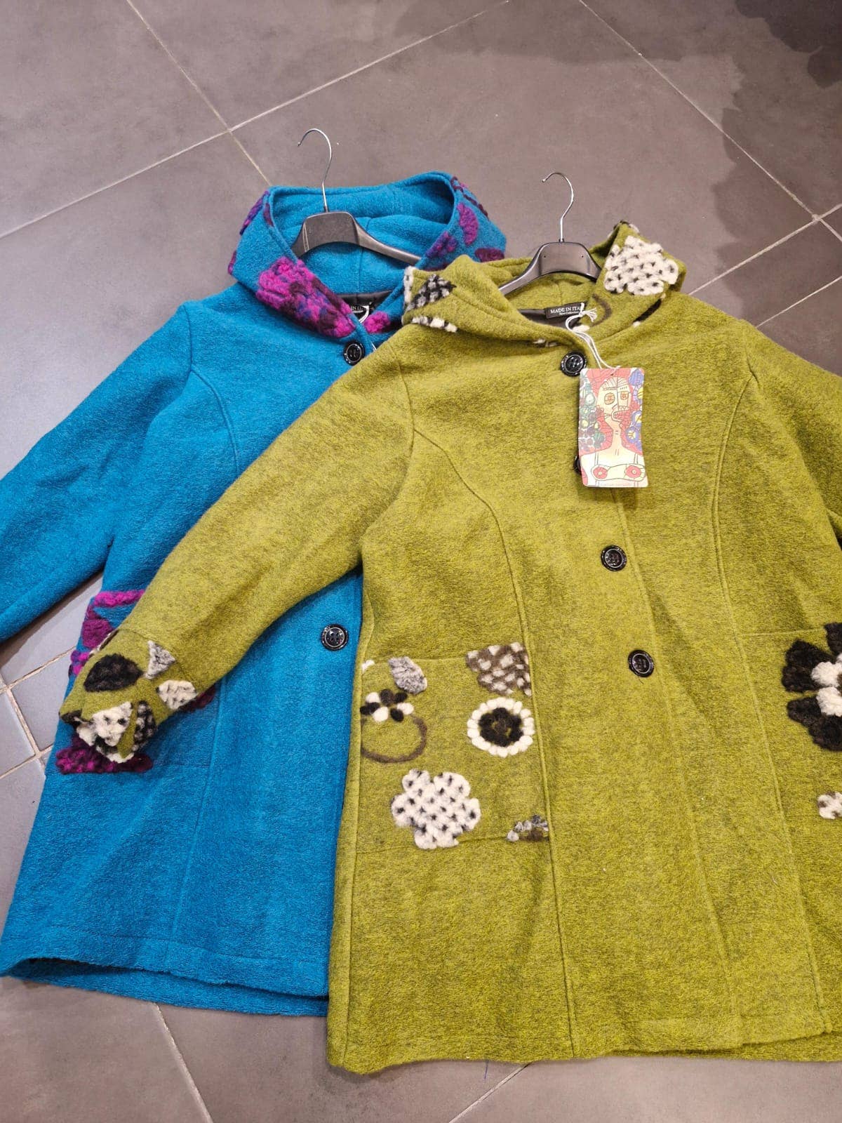 la maison des fibres naturelles – wholesale Rock - Dam – Broderad kappa 99025 80% ull 20% polyester5