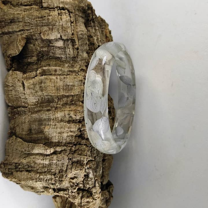 Petals bracelet B0013 for wholesale by Resinartesania