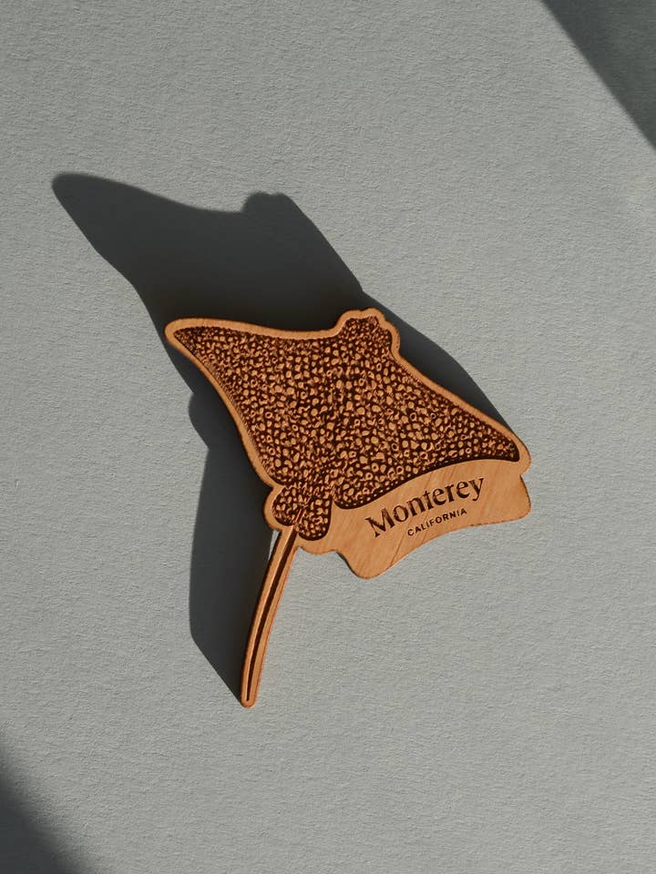 Stingray Destination Wood Magnet for wholesale by Hereafter