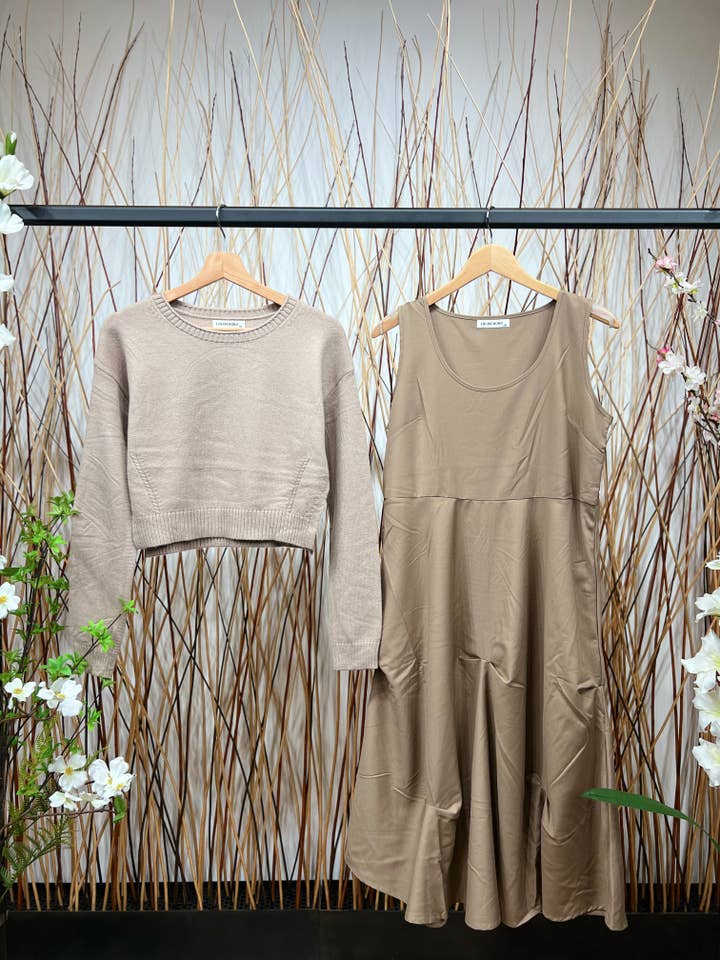 L'Emotion - Vendita all'ingrosso Completo top e gonna - Donna - Set maglione corto con spacco laterale e abito impermeabile su misura