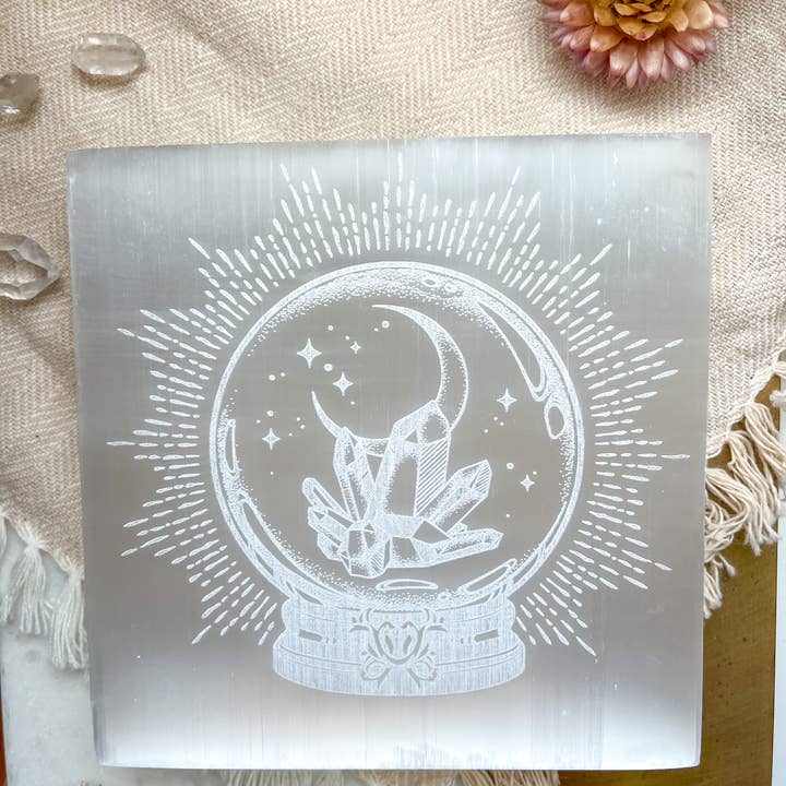 $15 Piastra di Ricarica in Cristallo di Selenite Quadrata "Sfera di Cristallo" per la vendita all'ingrosso da parte di Fractalista Designs