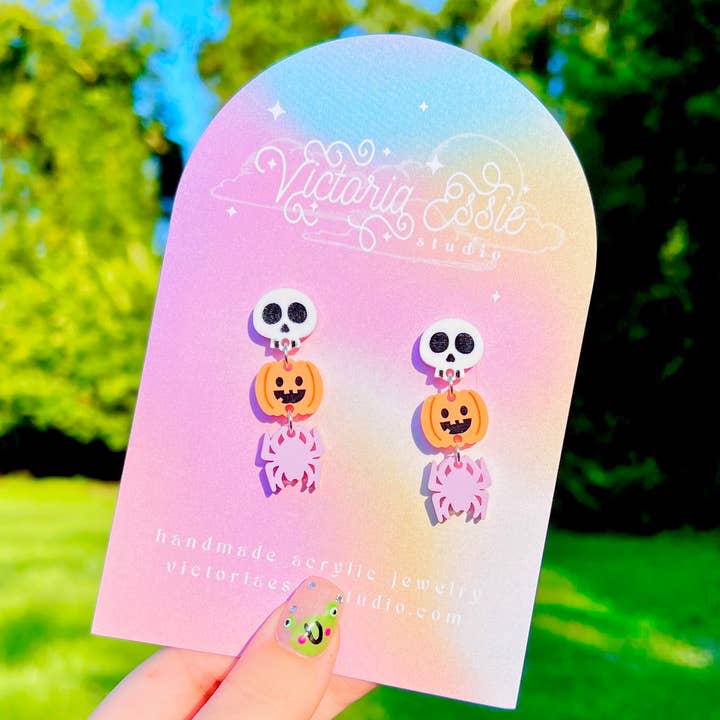 Victoria Essie Studio – wholesale Hängande örhängen – Halloween-droppörhängen (skalle, jackolantern, spindel)