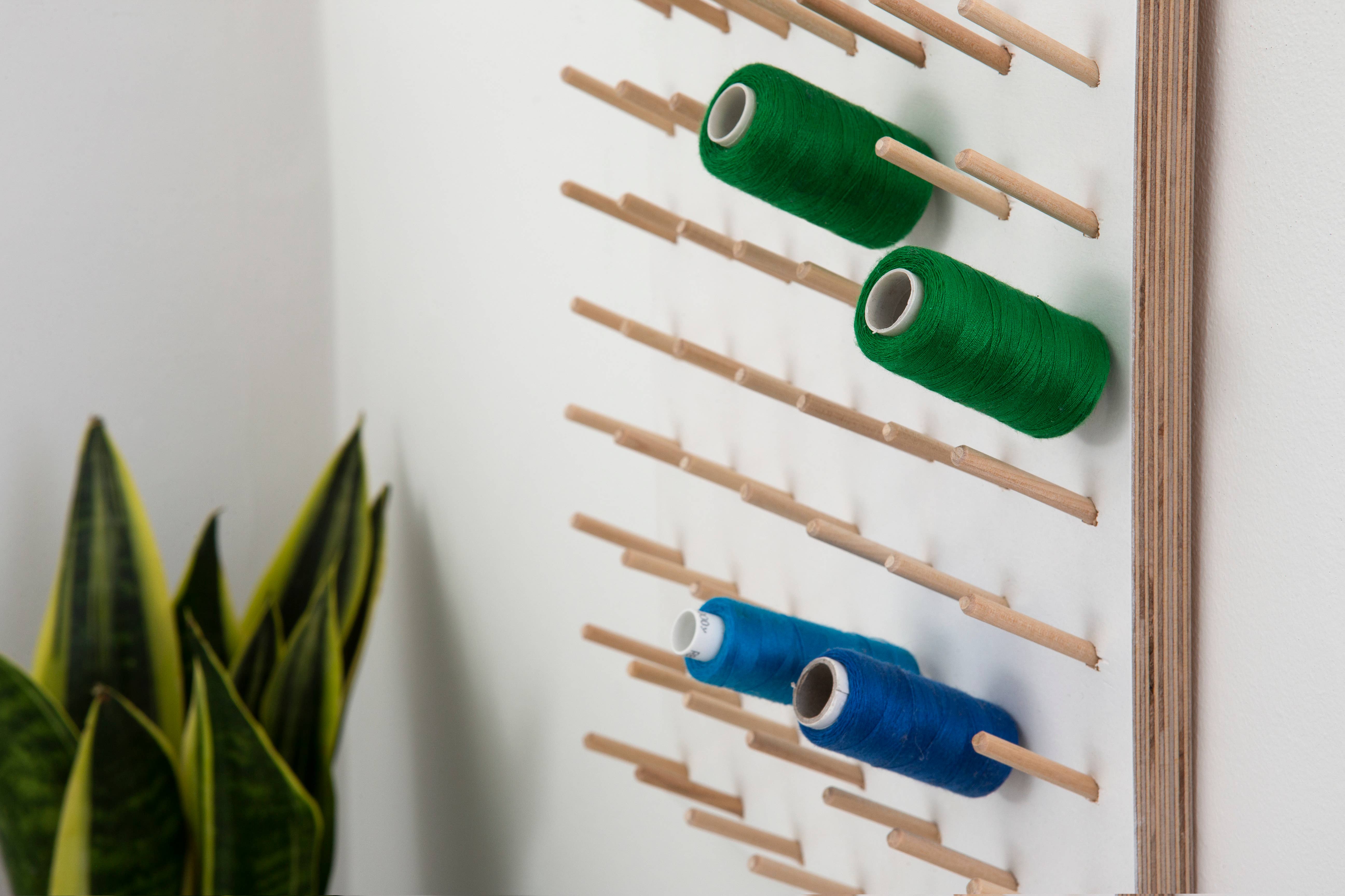 Thread Pegs – Engroshandel Væghylde – Trådorganisator til bomuldstråd med ophæng og opslagstavle2