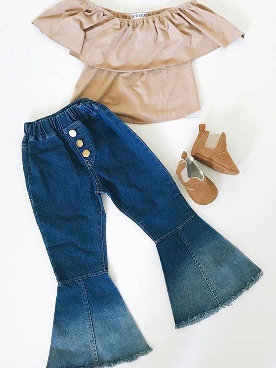 Top brun clair à volants et épaules dénudées Mallory pour la vente par The New Class